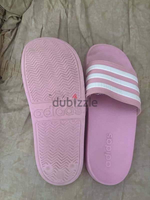Addidas slipper 1