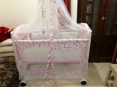 سرير اطفال