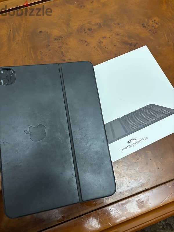 Apple Smart Keyboard Folio 3