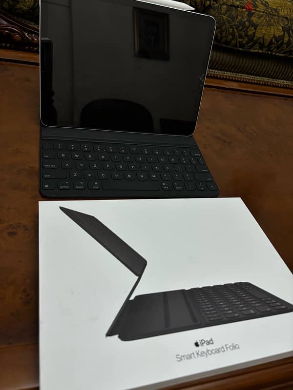 Apple Smart Keyboard Folio 10