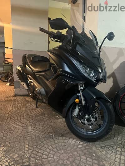 Scooter Kymco AK550 للبيع
