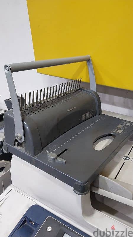 office-furniture-equipment-204787088