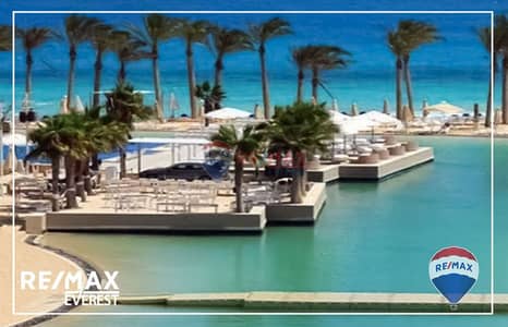 Resale Luxurious Ground Chalet in Hacienda Bay - Second Row on The Golf