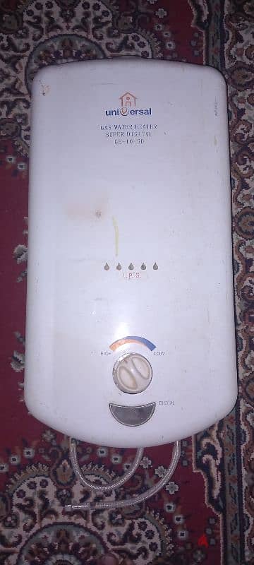 سخان غاز يونيفرسال ١٠ لتر