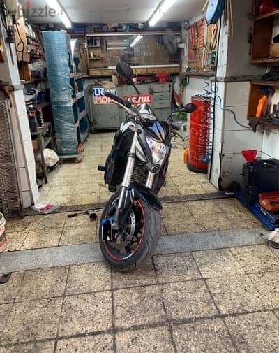 Honda cb1000r