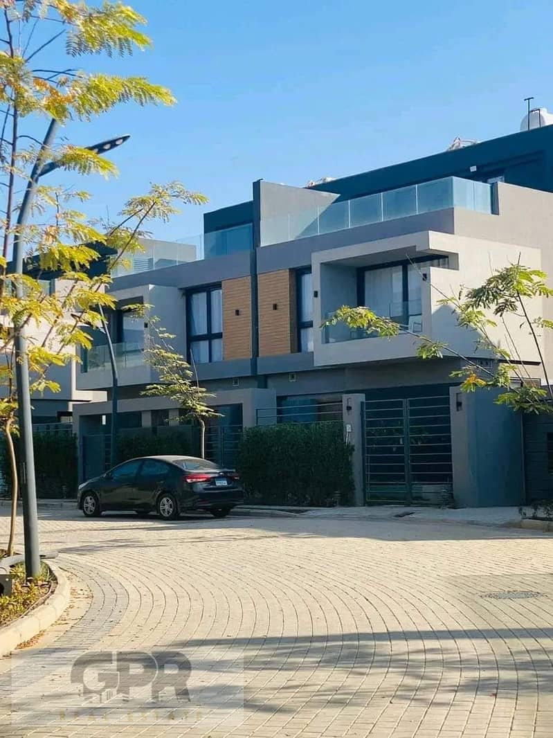 3 Bedrooms 200 sq.M Townhouse for sale 16,200,000 EGP in El Patio Vera Compound, Sheikh Zayed