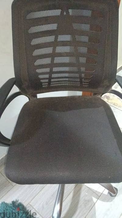 كرسي مكتب بيلف بحاله ممتازه محتاج عجله واحده فقط