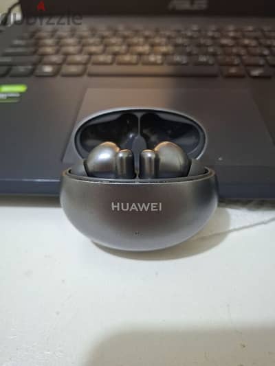للبيع سماعة  Huawei Free Buds 4i أصلية - مستعملة