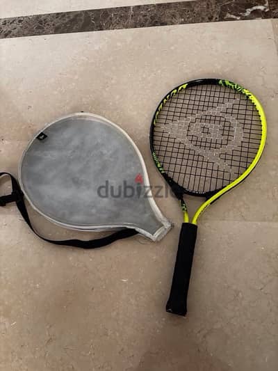 حالة جيدة جدا مضرب تنس Dunlop مقاس 23”