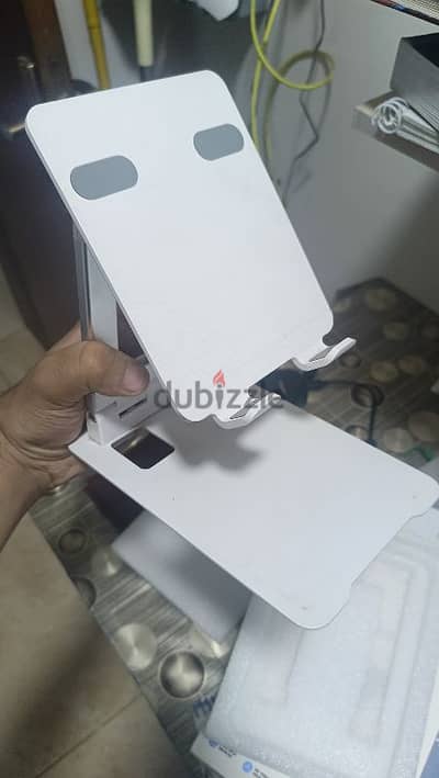 حامل تابلت وموبايل متين وقوي لم يستعمل
