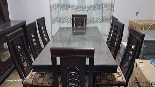 ترابيزة سفره مع 8 كراسى و بوفيه