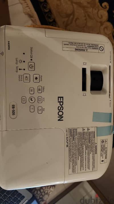 Model Number : Epson EB-S05  بروجيكتور بحالة ممتازة