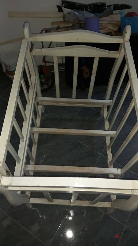 سرير اطفال 2