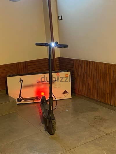 اسكوتر شومي للبيع بسعر لقطه استعمال خفيف معا كل القطع الاصليه