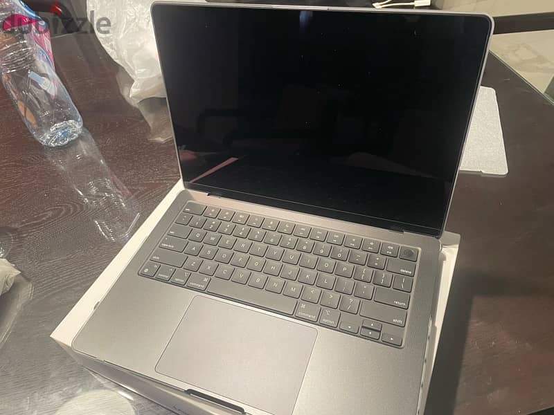Macbook pro 14inch m4 chip 16gb ram 512 gb storage 4
