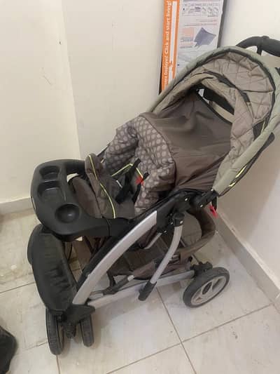 GRACO stroller with its car seat
