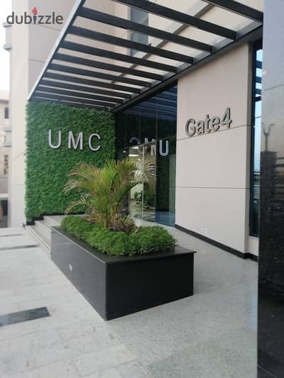 عياده 40م  متشطبه بالتكيفات للابجار فى المركز الطبي المتحد UMC خطوات من شارع التسعين الرئيسى - التجمع الخامس