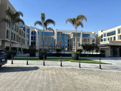 عياده 44م  متشطبه بالتكيفات للابجار فى ميفيدا على شارع التسعين الرئيسى - ايترنا - التجمع الخامس