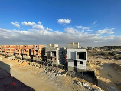 فيلا مستقلة + حمام سباحة للبيع 277م جاردن 146م الحزام الاخضر الشيخ زايد و اكتوبر كمبوند فالى فيو 2 مقدم 10% على 10 سنين