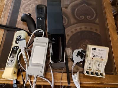 للبيع جهاز wii جديد تماما معاه 12  لعبه يعمل بحاله ممتازه ت