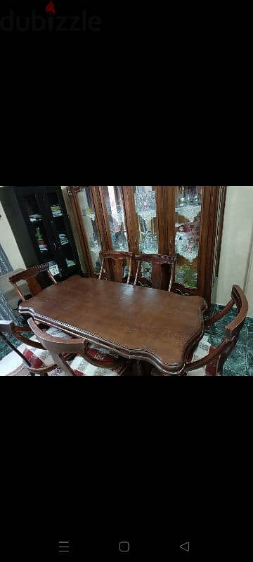 Dining room in good condition 1
