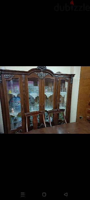 Dining room in good condition 2
