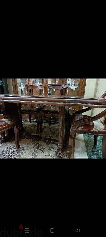 Dining room in good condition 3