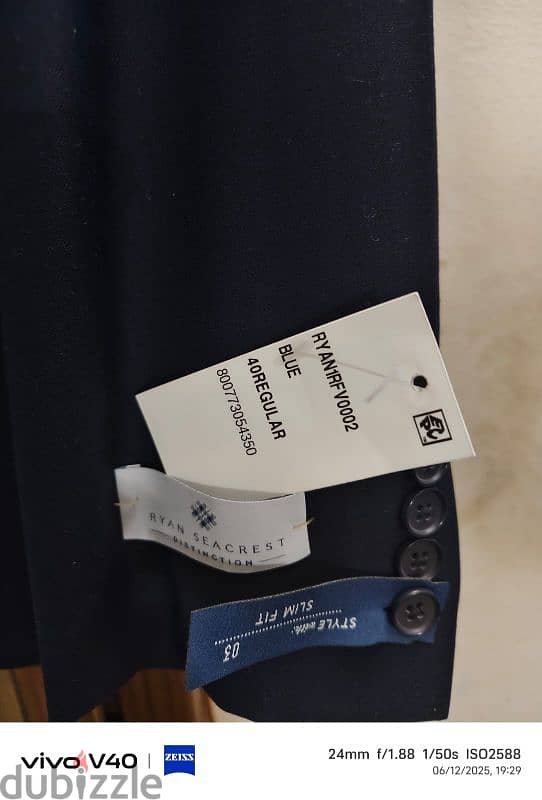Ryan seacrest suit 2