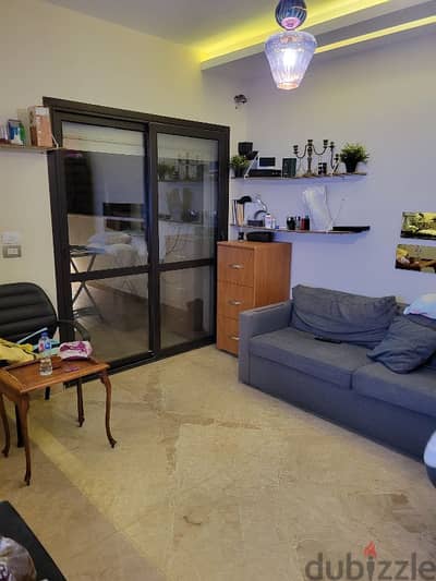 studio in Beverly Hills courtyard, west town