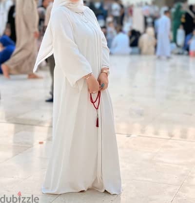 عبايه ابيض قطعتين ب الطرحه