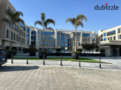 عياده 44م  متشطبه بالتكيفات للابجار فى ميفيدا - ايترنا  - على شارع التسعين الرئيسى - التجمع الخامس
