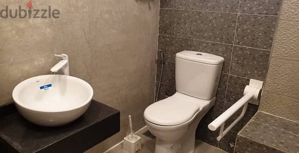 شقه في احسن برايم لوكيشن بالمهندسين