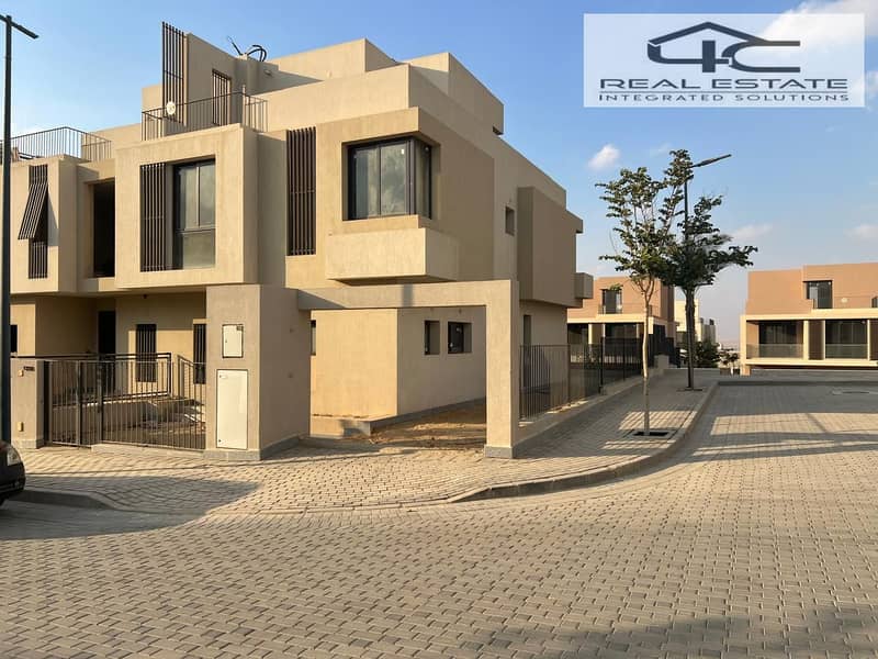Villa Twin House 286m ready to move Sodic East New Cairo for sale with ...