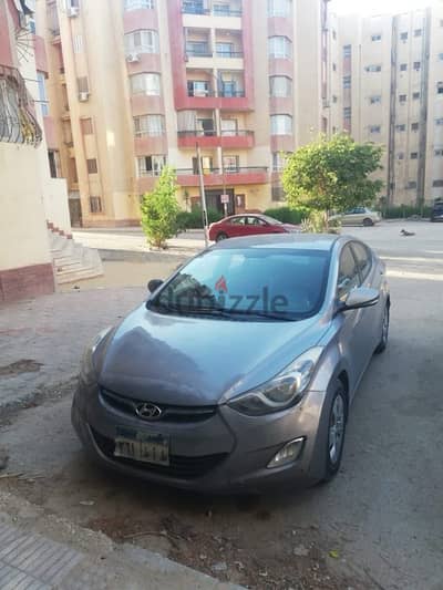 للإيجار هيونداى الينترا اتوماتيك بالسائق وبدون سائق