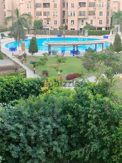 للايجار شقة مفروشة تطل على حمام سباحة داخل كمبوند دريم لاند dream land
