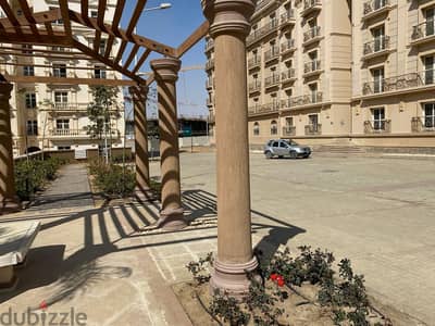 شقة بكمبوند هايد بارك الرئيسى بالتجمع مباشرة على شارع التسعين الجنوبى شقة بكمبوند هايد بارك الرئيسى بالتجمع مباشرة على شارع التسعين الجنوبى
