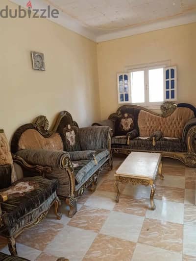 صالون بحالة جيدة 5 قطع