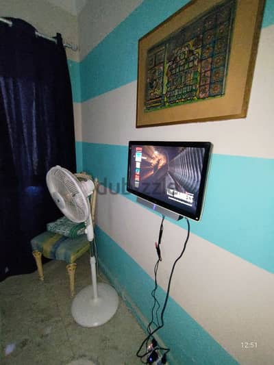 شاشه ٢٦ بوصه فيها   support HDMI و سماعه و ضد الكسر