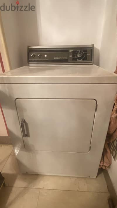 للبيع مجفف ملابس أمريكي Speed Queen - Heavy Duty Dryer