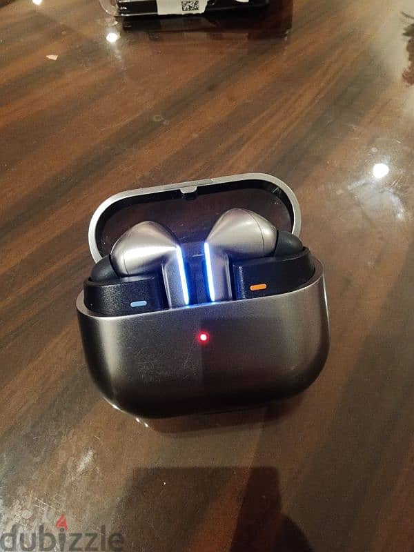 Samsung Galaxy buds 3 pro 1
