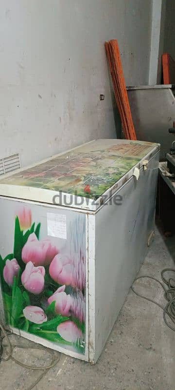 ديب فريزر الاسكا بحاله جيدة جدا تم تنزيل السعر لسرعة البيع