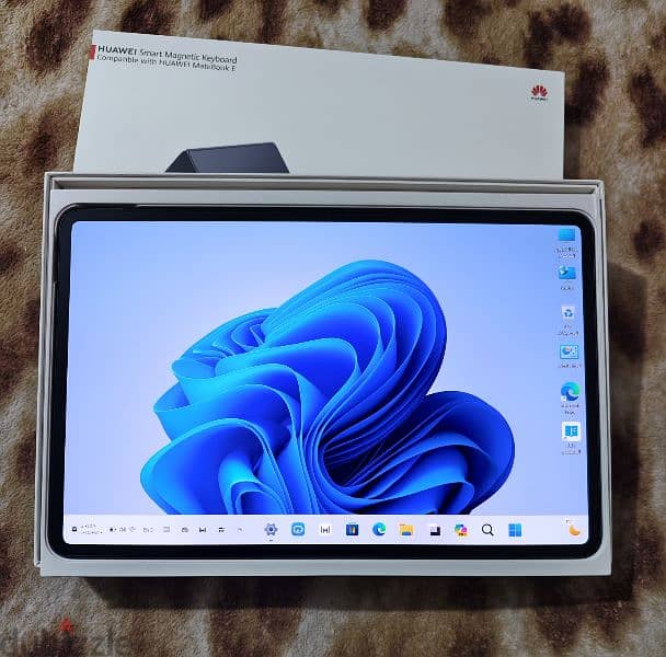 Huawei laptop mate book e 7