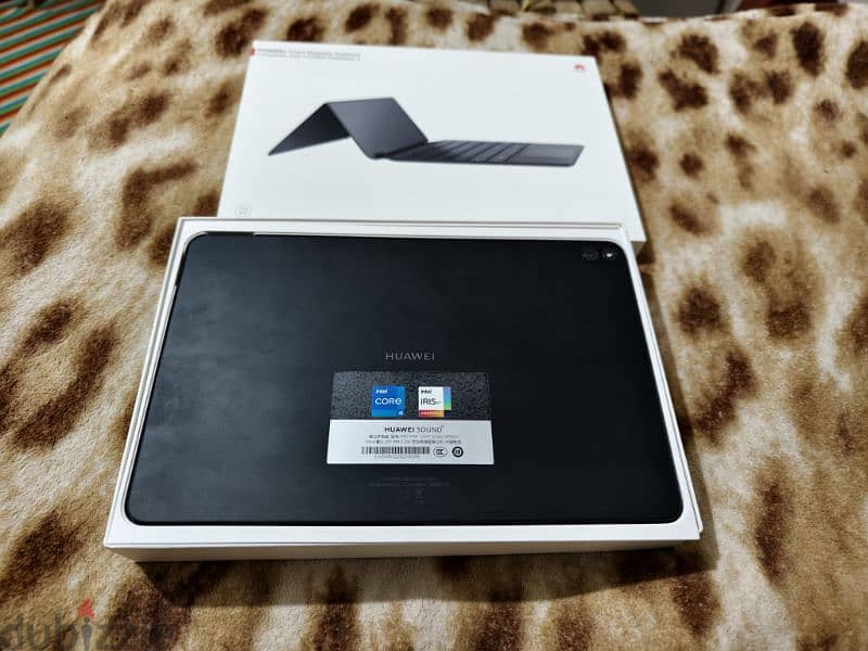 Huawei laptop mate book e 8