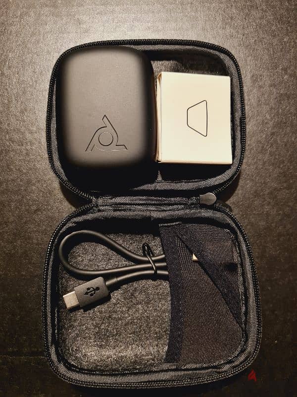 Poly VFree 60 UC Earbuds *New 6