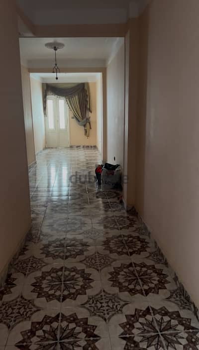شقة للإيجار السنوى خطوات من البحر