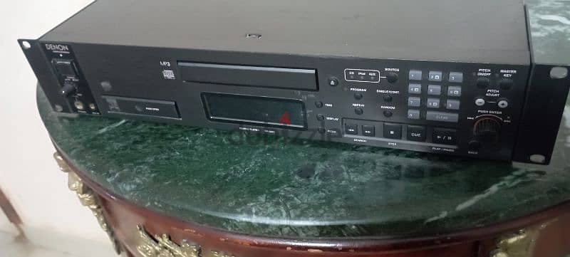 CD denon professional model DN500C 10