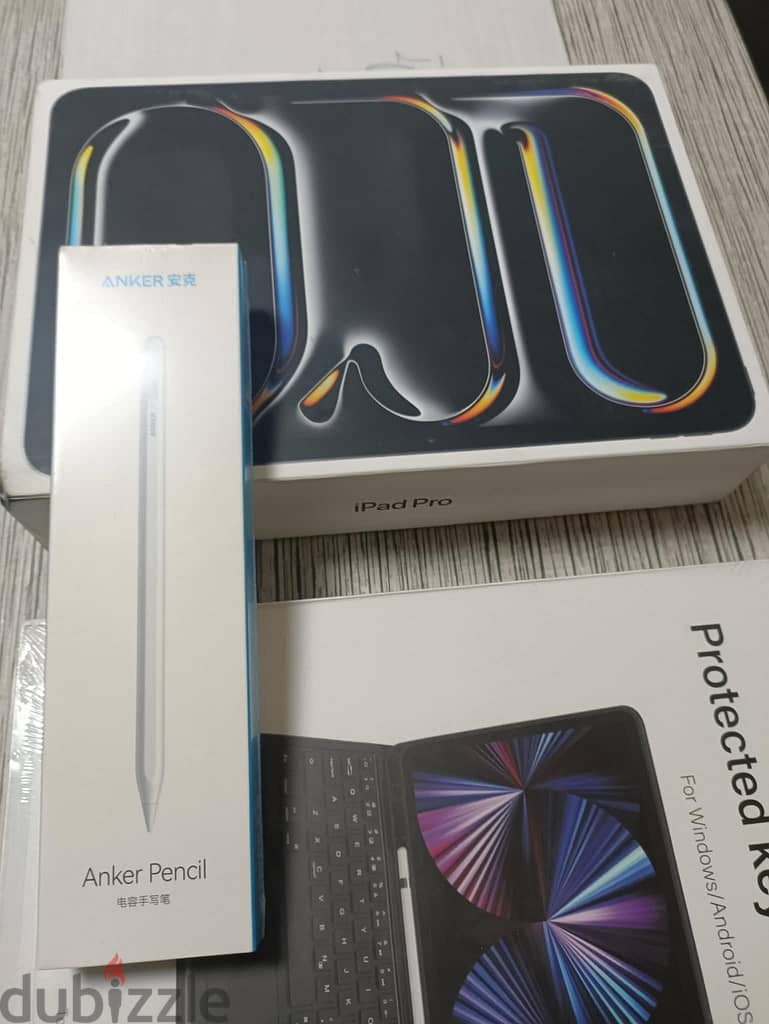 Apple iPad Pro 11-inch (M4) 512GB Bundle 6