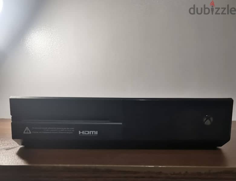 Xbox One 1 TB with a game 2