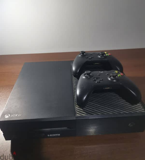 Xbox One 1 TB with a game 3