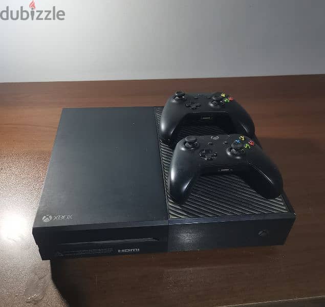 Xbox One 1 TB with a game 4